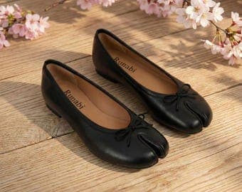 Handmade Black Leather Tabi Shoes Vintage Split Toe Loafers Elegant Ballet Style